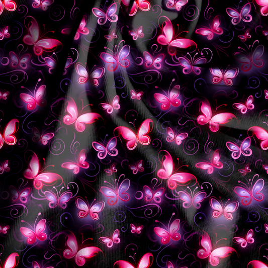 Schmetterlinge in Lila und Rosa