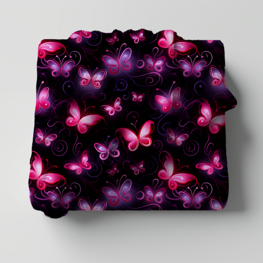 Schmetterlinge in Lila und Rosa